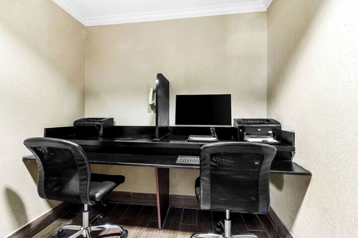 Business Center 47 of 47