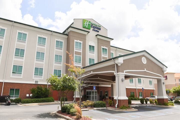 Holiday Inn Express & Suites Valdosta West - Mall Area by IHG