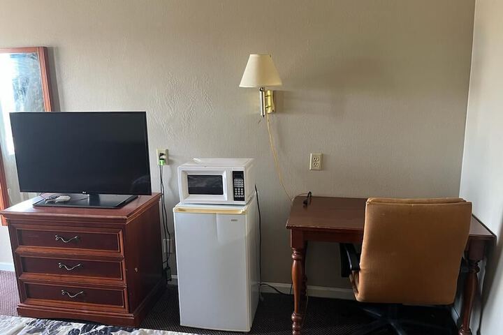 Room 27 of 43