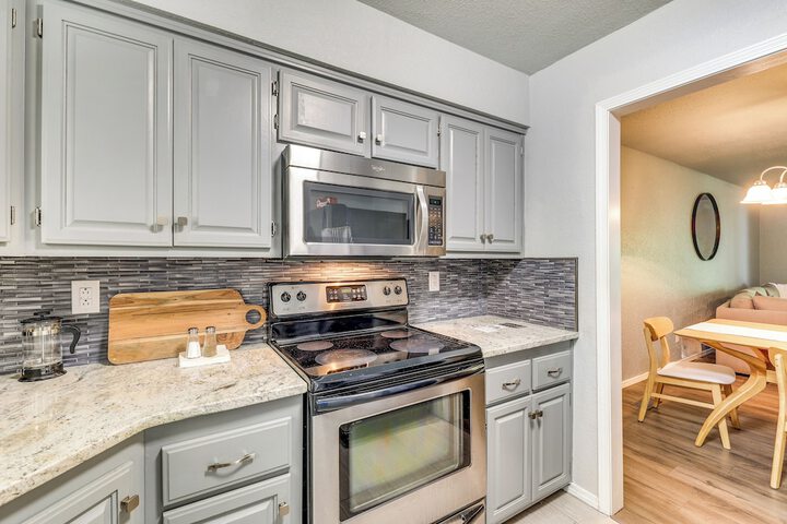 Serene Bella Vista Getaway Near Trails!