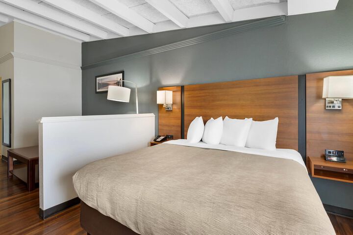 Quality Inn & Suites Kansas City - Independence I-70 East