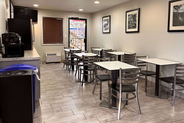 Super 8 by Wyndham Lafayette / Purdue Area