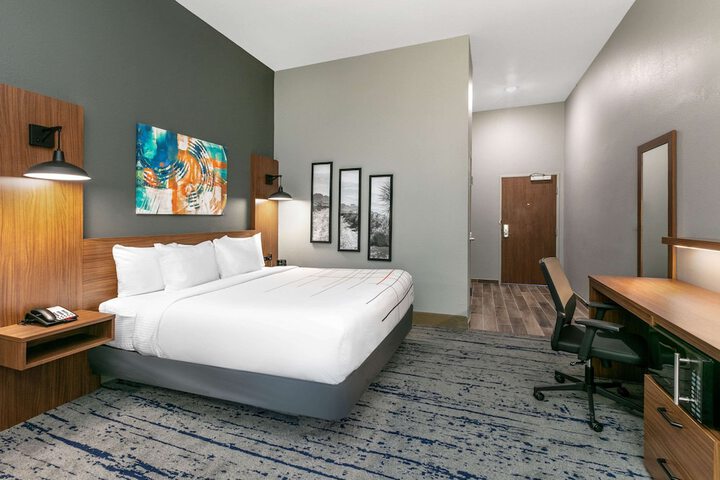Room 11 of 31