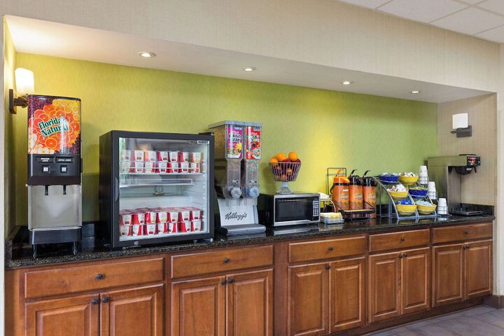 Days Inn by Wyndham Knoxville East