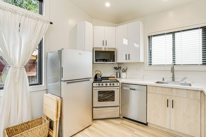 Bay Area Apt w / Patio: Near Parks & Hiking!