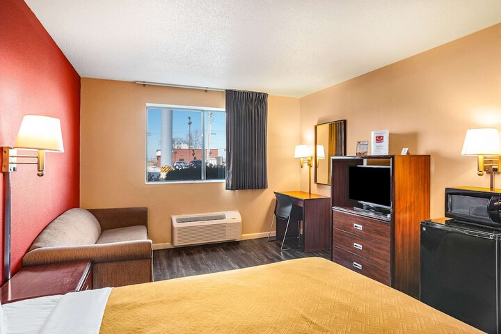 Room 9 of 26