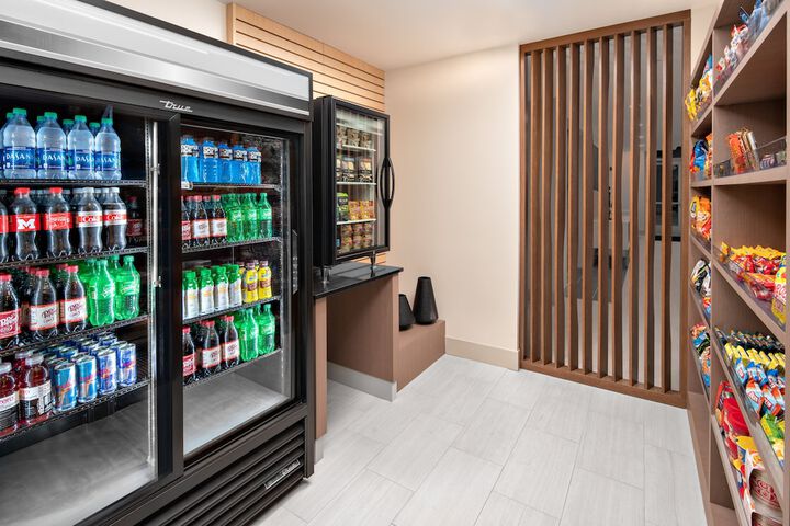 Holiday Inn Express & Suites Elkhorn - Lake Geneva Area by IHG
