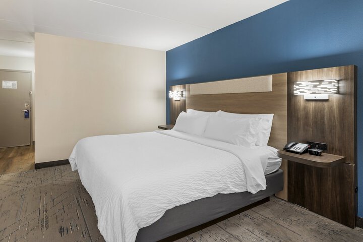 Room 25 of 43