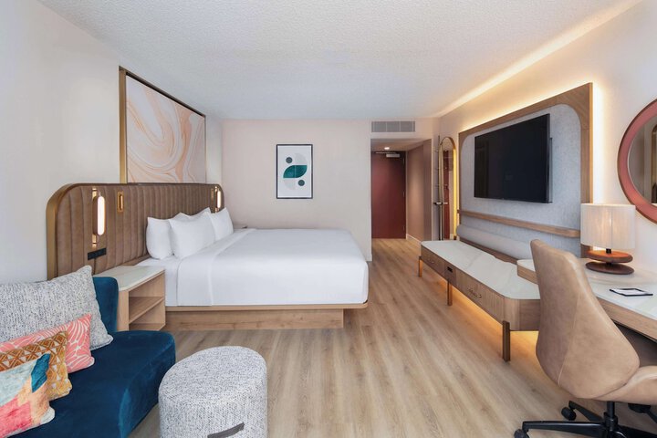 Room 18 of 32