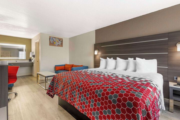 Econo Lodge Inn & Suites Near Lackland AFB