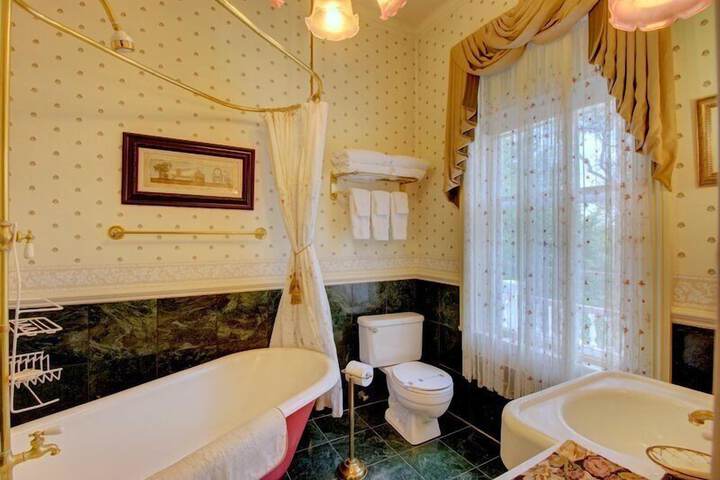 Room 42 of 107