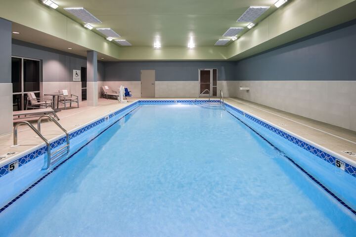 Holiday Inn Express & Suites Edwardsville by IHG