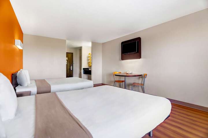 Room 32 of 46