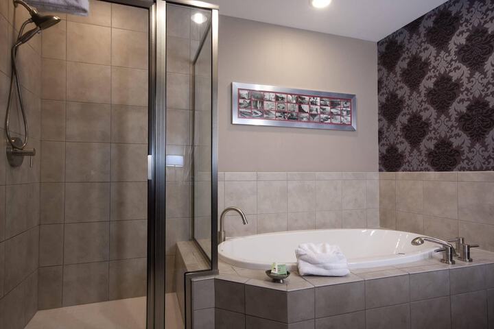 The Giacomo Niagara Falls NY an Ascend Collection Hotel