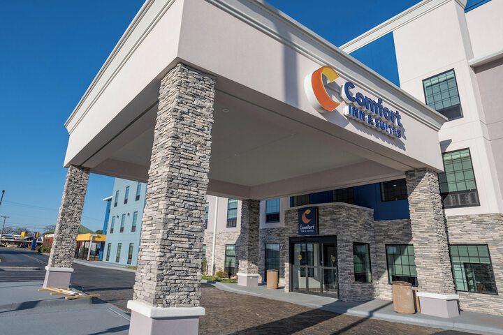 Comfort Inn & Suites River City Decatur