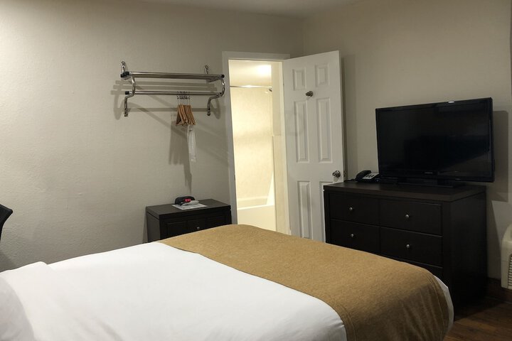 Room 27 of 47