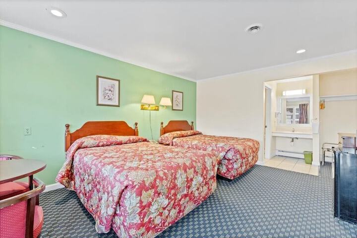 Room 8 of 18