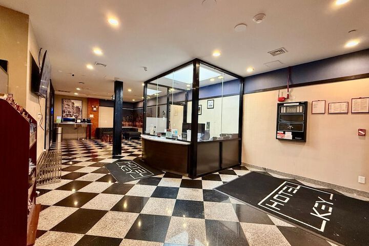 Hotel Key LaGuardia Airport