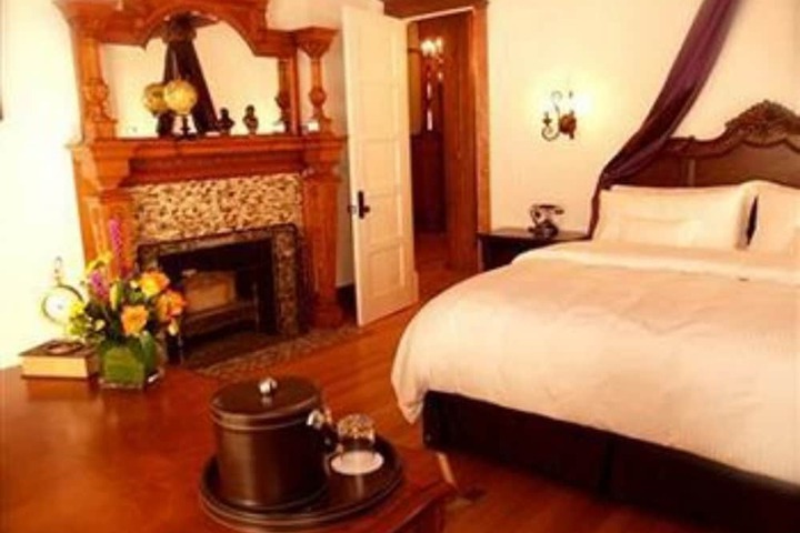 Room 44 of 102