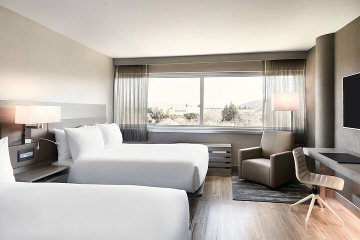 Room 27 of 64