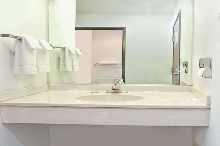 Room 6 of 16