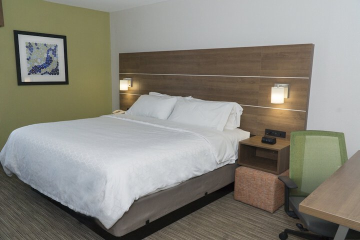 Room 25 of 82