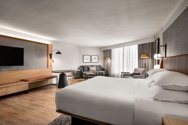 Sheraton Gateway Hotel in Toronto International Airport