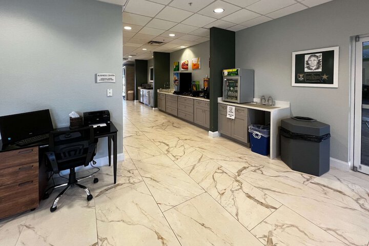 Business Center 47 of 51
