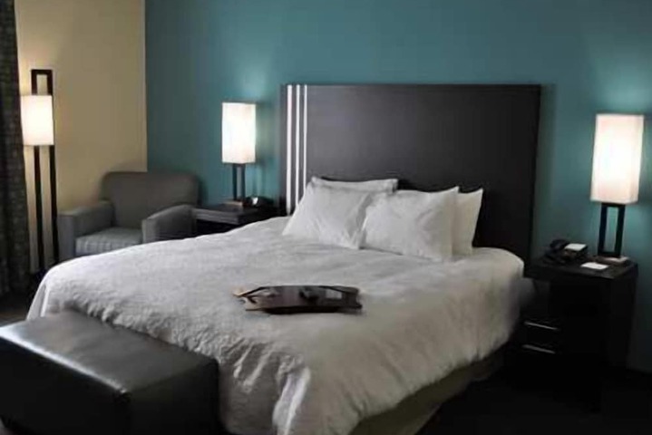 Room 7 of 12