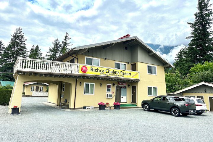 Richca Chalets Resort