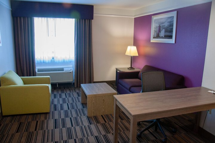 Room 12 of 25