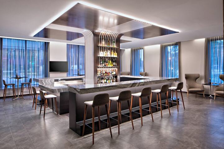 Lounge 47 of 55