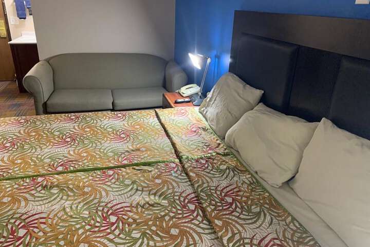 Room 5 of 10