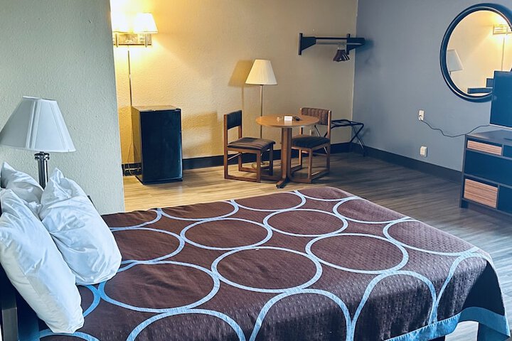 Room 6 of 24