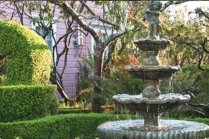 Gingerbread Mansion Inn