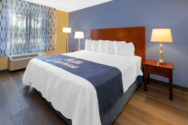 Room 16 of 18