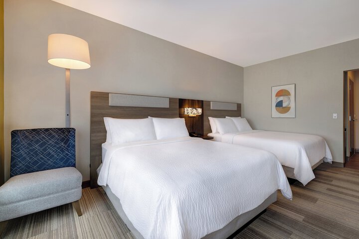 Holiday Inn Express & Suites Glendale Downtown by IHG