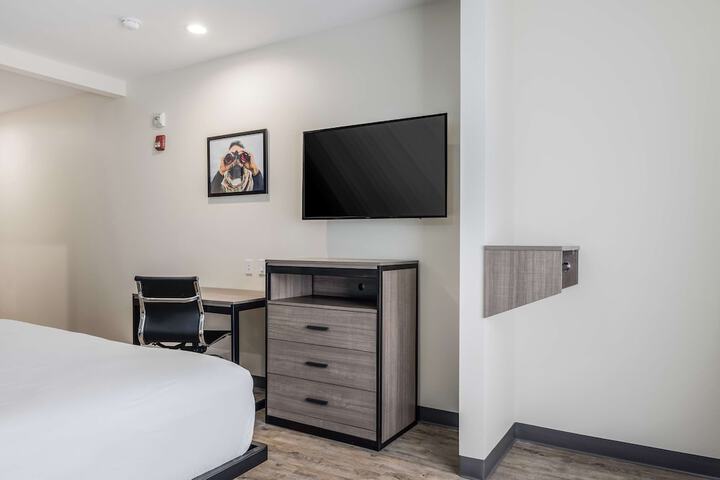 Room 33 of 38