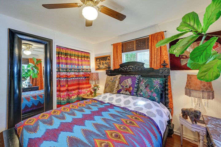 Bohemian Wonderland: Benicia Bungalow w / Pergola!
