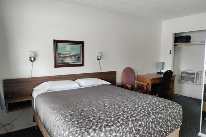 Eight Bar B Motel