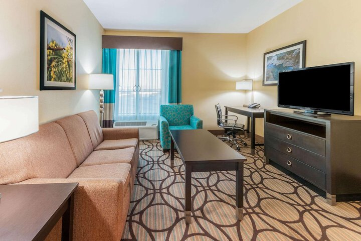 Room 32 of 46