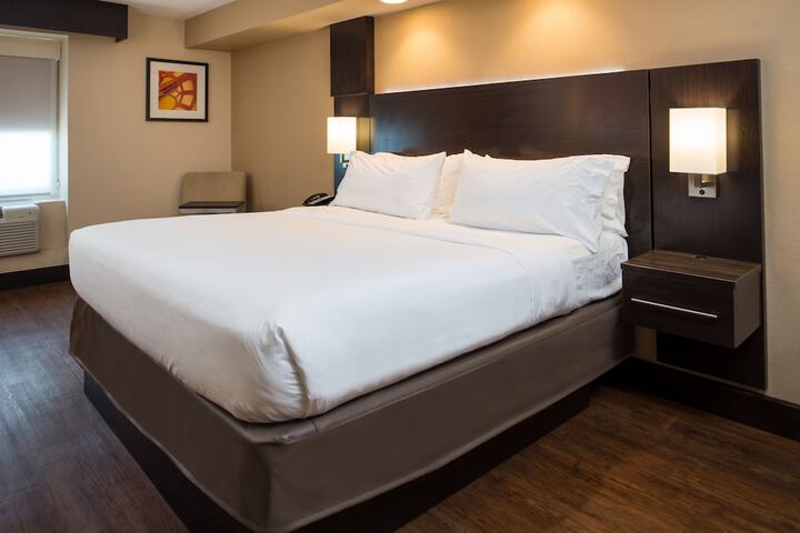 Room 40 of 103