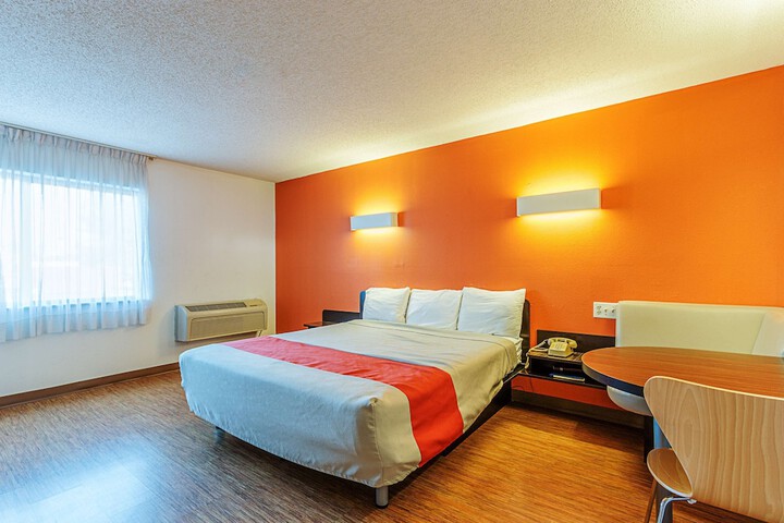 Room 33 of 42