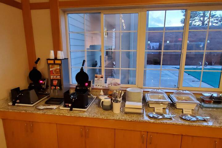 Dining 64 of 70