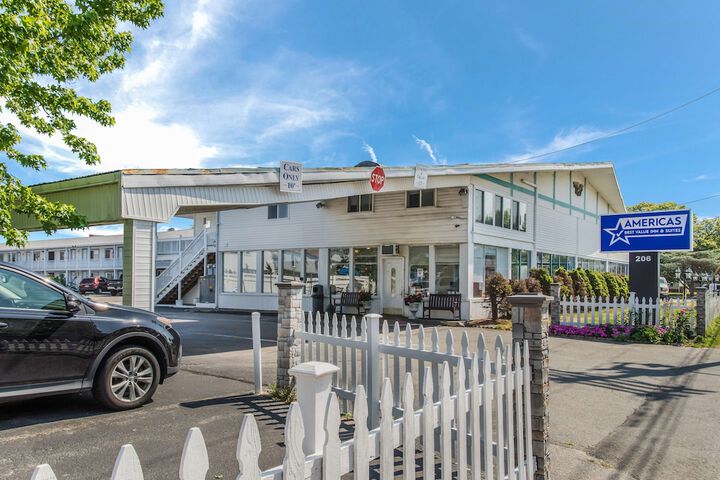 Americas Best Value Inn & Suites Hyannis Cape Cod