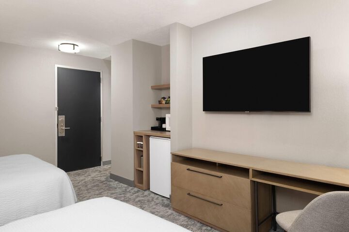 Eastland Suites Hotel & Conference Center Trademark by Wyndham