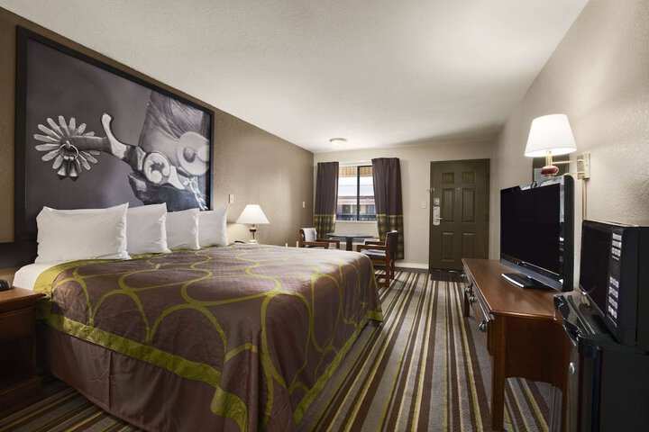 Room 8 of 24