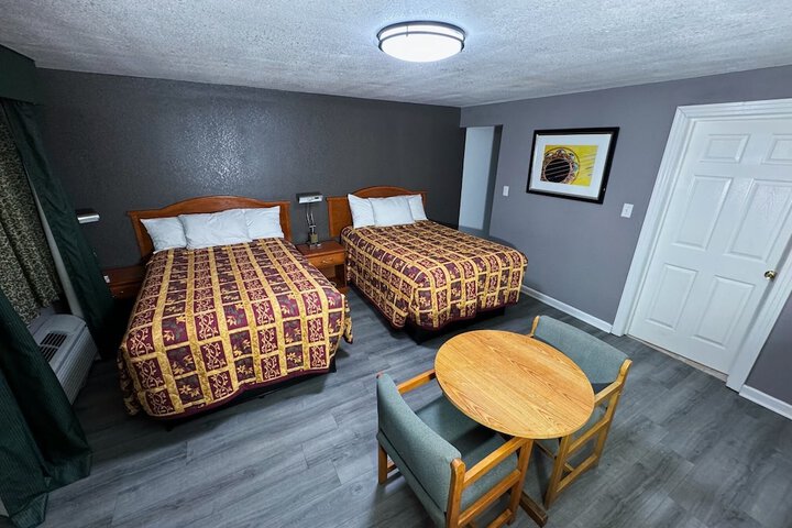 Room 8 of 11