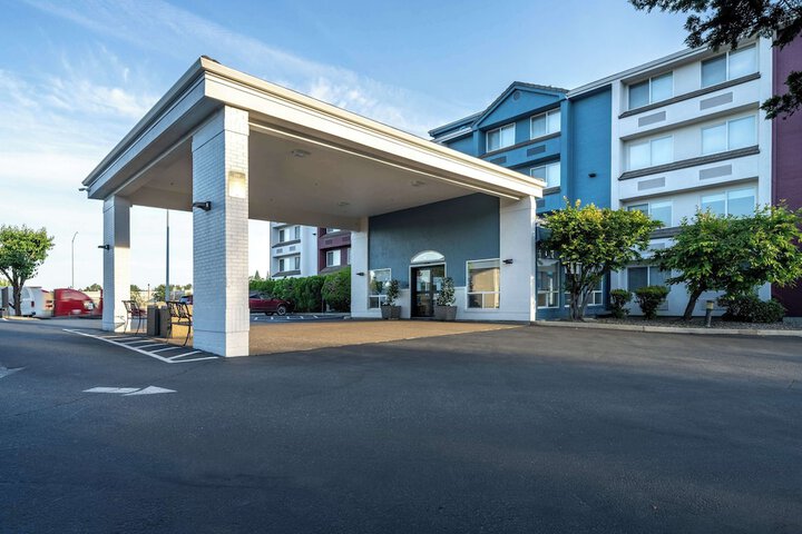 Best Western Lake Oswego / Portland Hotel & Suites