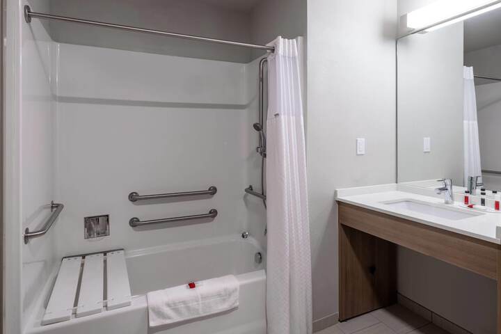 Microtel Inn & Suites by Wyndham Georgetown Lake
